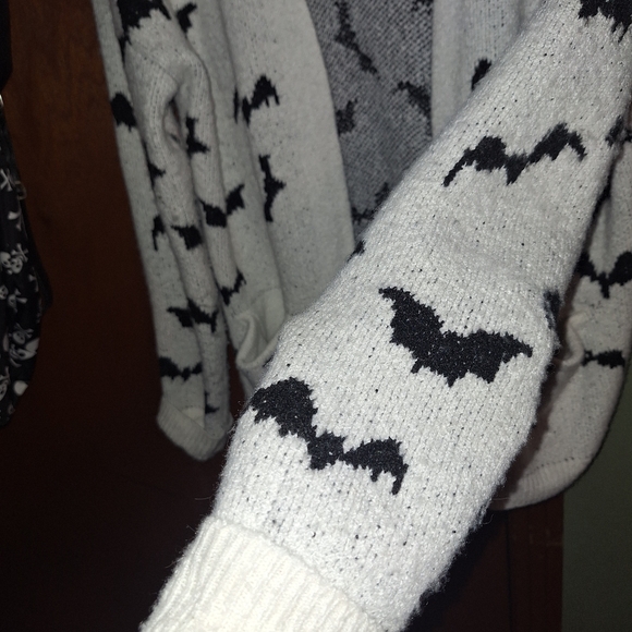 Maurices Black and White Bat Cardigan - Picture 4 of 7